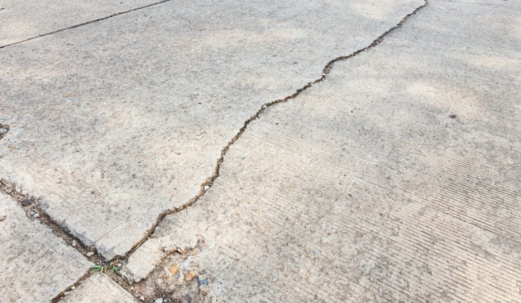 driveway crack sealer